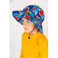 side view of boy wearing the Swim Hat MARINE
    		