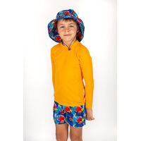 boy wearing the Swim Hat MARINE
    		